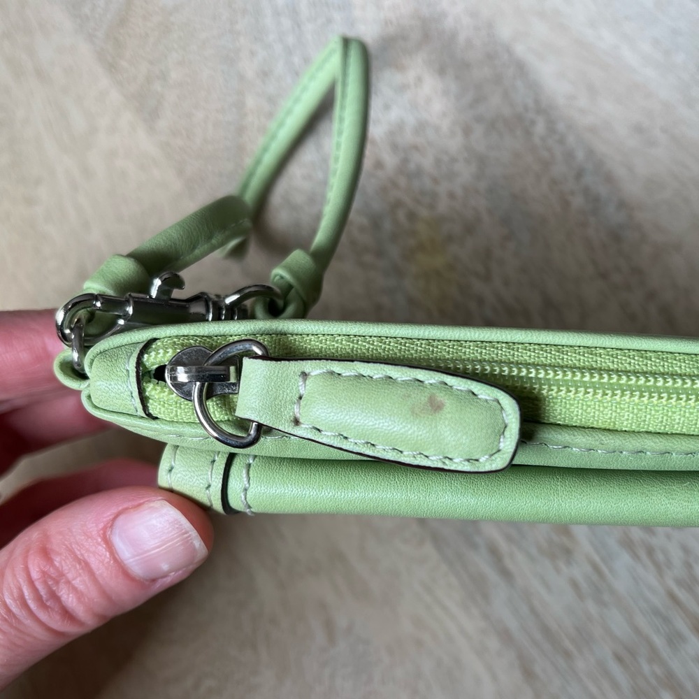FOSSIL leather wristlet, green leather womens wristlet, Never used - Picture 5 of 5
